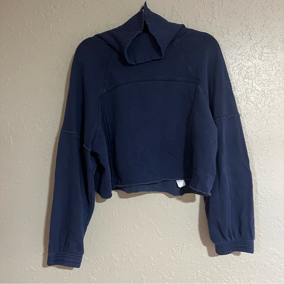 Aerie Women’s New Height Turtleneck Navy Size Medium - Picture 2 of 5